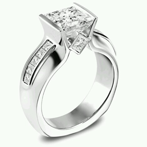 PLATINUM DIAM RING CENTRE STONE PRINCESS CUT DIAM SIDE STONES PRINCESS CUT DIAM